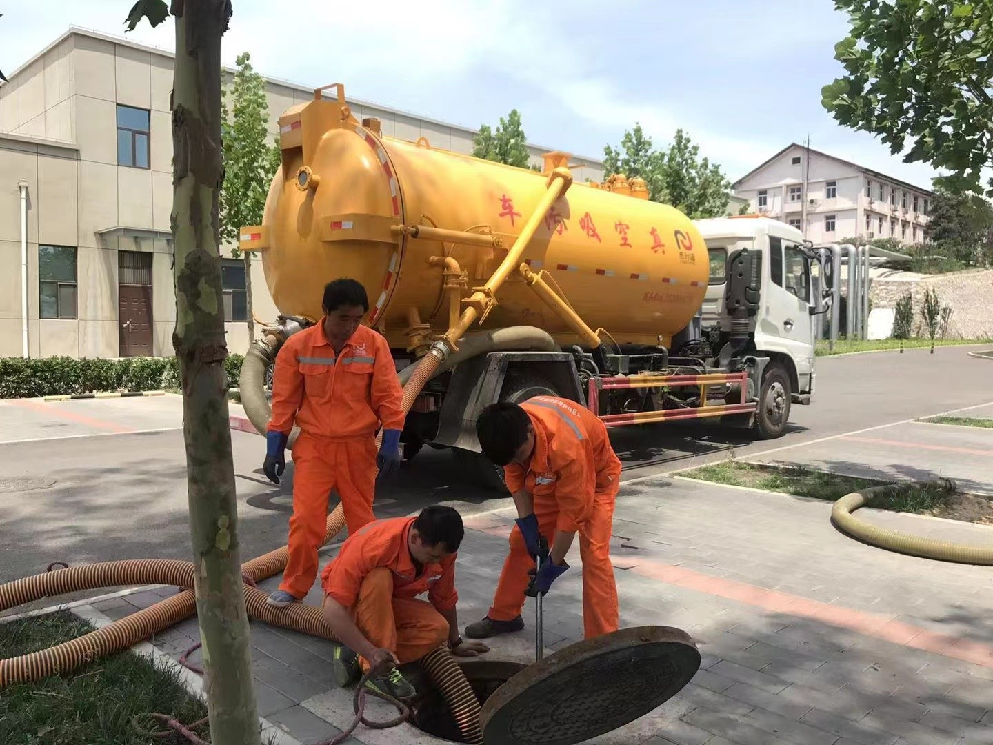 新丰化粪池清理与5-8吨吸粪车施工效率分析
